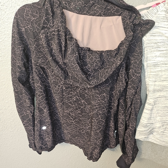 Lululemon jacket and bra size 6 size 34DD - Picture 7 of 9